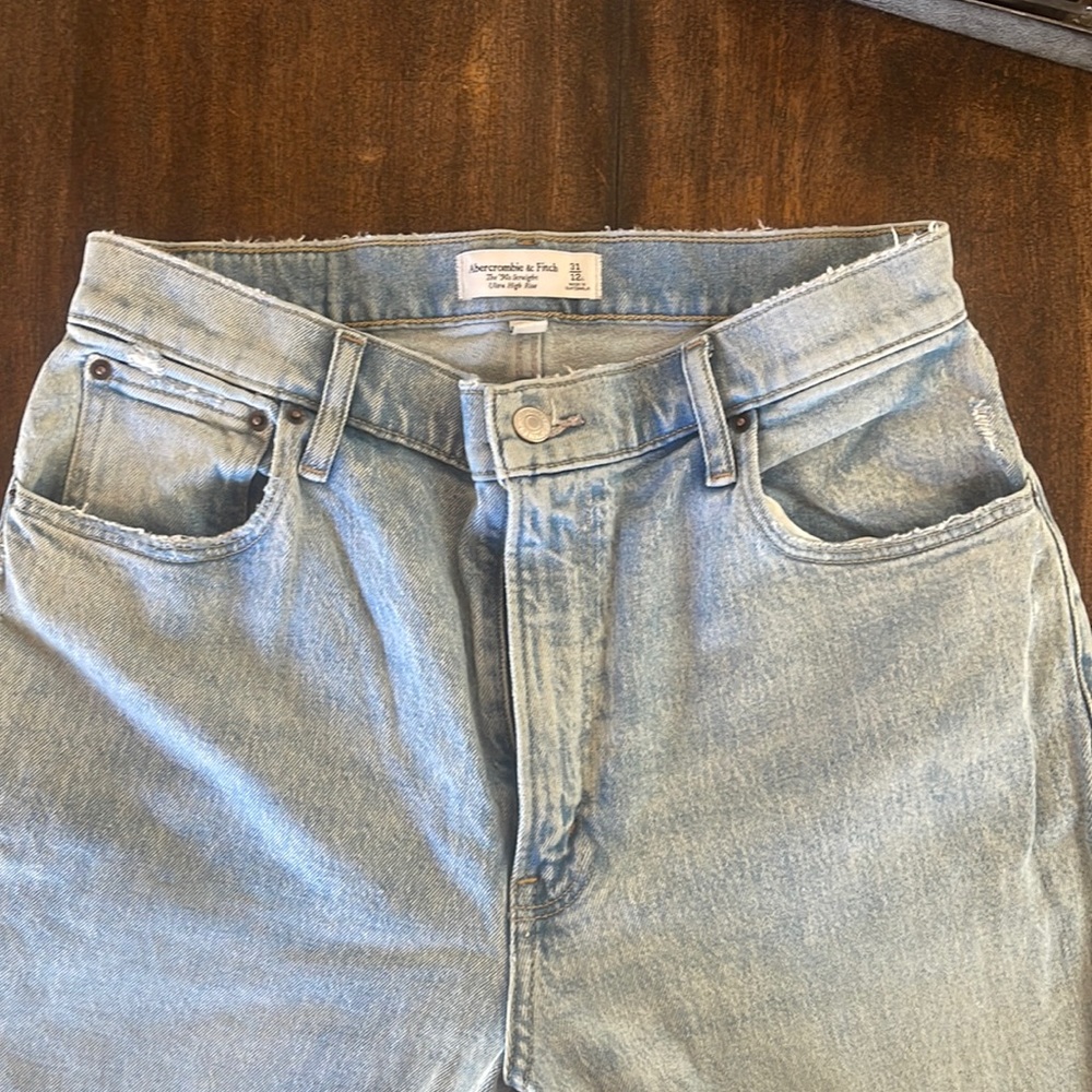 NWOT Abercrombie 90’s straight ultra high rise curve love size 31L - long